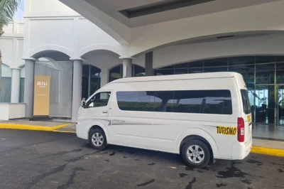 Inizia il tuo viaggio in costa rica con un transfer privato da riu guanacaste ad arenal. viaggia comodo con aria condizionata, autista bilingue e orario flessibile.