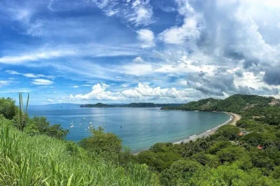 Reserve um transfer privado do aeroporto de liberia para playa del coco ou playa hermosa. minibus confortável, paradas flexíveis, atendimento 24h e motoristas locais simpáticos.