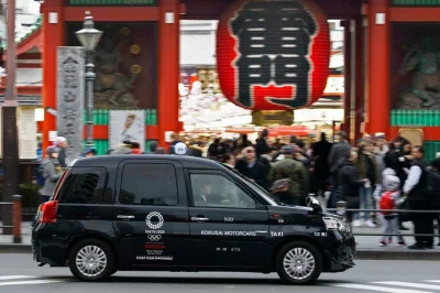 Explore os principais pontos turísticos de tóquio em 6 horas de carro particular com um motorista que fala inglês. visite senso-ji, cruzamento de shibuya, santuário meiji e muito mais no seu ritmo