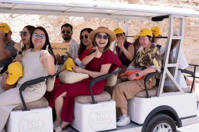 Descubra os túmulos reais de luxor, explore o vale dos reis e das rainhas, veja os colossos de memnon e aproveite um almoço com o grupo. inclui transfer do hotel.