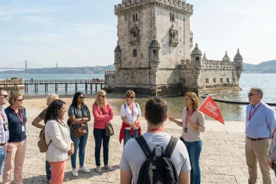 Empieza tu día en lisboa con unos pastéis de belém recién hechos, pasea por los jardines junto al río y visita el monasterio de los jerónimos con guía local y degustación incluida.