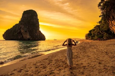 Krabi, phra nang beach & mehr: schnorcheln, strand-bbq und nächtliches schwimmen mit leuchtplankton inklusive hoteltransfer und guide.