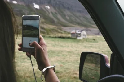 Noleggia wifi 4g portatile in islanda. dati illimitati, ritiro facile, condividi con 10 dispositivi. internet affidabile per viaggi, gps e meteo. nessun cambio sim necessario.