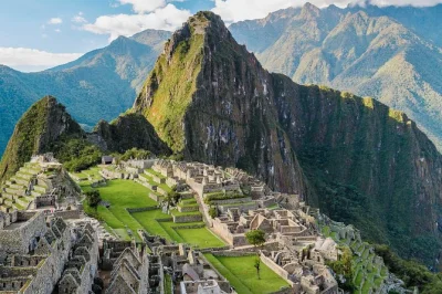 Explora machu picchu, el valle sagrado y la montaña de colores en 5 días. tour privado con hoteles, guías, entradas y traslados incluidos. ¡reserva tu aventura ahora!