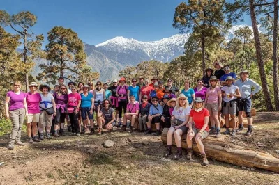 Descubra dharamsala em 7 dias de trekking: visite a casa do dalai lama, suba o triund e explore as aldeias gaddi. guia privado, camping e transfers inclusos.