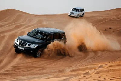 Vive la emoción de las dunas rojas de dubái con dune bashing en 4x4, paseos en camello y una cena tradicional árabe. incluye recogida en hotel y shows en vivo.