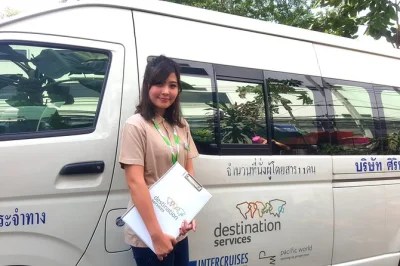 Reserva tu traslado del aeropuerto de phuket a khao lak. servicio de bienvenida, paquete de información local, viaje con aire acondicionado y entrega en hotel. fácil, seguro y sin líos de taxi.