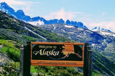 Feel the thrill of skagway’s gold rush history, stand at white pass summit, and explore with a small group—includes port pickup and local guide insights.