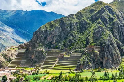 Descubre el valle sagrado en un tour privado desde cusco. visita las ruinas de pisac, ollantaytambo, los textiles de chinchero y disfruta un almuerzo buffet andino.