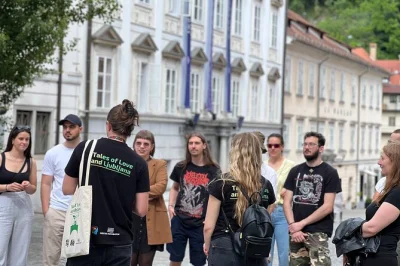 Découvrez ljubljana à travers ses légendes d’amour, dégustez des bières artisanales locales avec des encas, et repartez avec un cadeau unique d’artisans locaux. dégustations incluses.