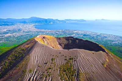 Salta la fila a ercolano e fai un’escursione al cratere del vesuvio con guide esperte. trasferimenti privati, archeologo autorizzato e camminata guidata da un geologo inclusi.