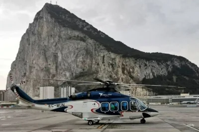 Voe de helicóptero sobre o estreito de gibraltar, saindo de algeciras para ceuta, com transfer privativo desde sevilha e guia local durante o dia.
