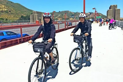 Louez un vélo à marina district, traversez le golden gate bridge et découvrez sausalito. casque, carte et conseils locaux inclus. réservez votre balade dès maintenant.