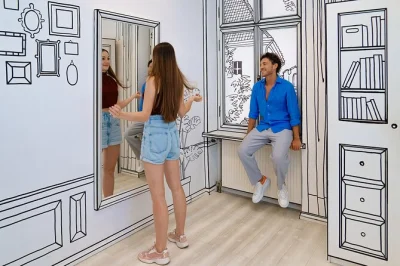 Scopri 400 m² di illusioni sorprendenti al museum of illusions. staff gentile, accesso con passeggino e trasporti comodi—biglietto d’ingresso incluso.