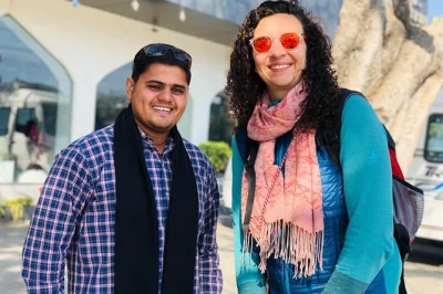 Entdecke jaipur mit persönlichem guide: amber fort, hawa mahal, jal mahal & lokale märkte. privatwagen, rikscha-fahrt und echtes rajasthani-mittagessen inklusive.