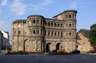 Découvrez trier lors d’une visite privée à pied. explorez porta nigra, la cathédrale saint-pierre et la basilique de constantin avec un guide local. réservez vite votre place.
