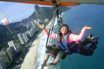 Vivez l’adrénaline du deltaplane depuis pedra bonita à rio, accompagné d’un pilote local, avec un atterrissage sécurisé sur la plage de são conrado. casque et conseils d’expert inclus.