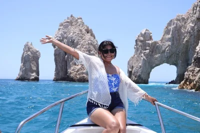 Vivi la brezza mentre navighi verso el arco a cabo san lucas, osserva i leoni marini e le formazioni rocciose, con opzioni di sbarco in spiaggia e orari flessibili. tutte le tasse incluse.