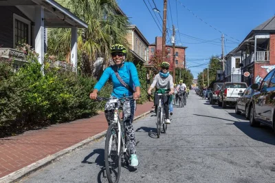 Sinta a energia de atlanta em um tour guiado de bike—passeie pelo beltline, descubra arte urbana e visite os pontos históricos do mlk. inclui lanches, água e todo o equipamento.