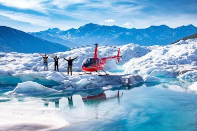 Decole perto de anchorage para um voo de helicóptero sobre as montanhas chugach, com pouso no glaciar e caminhada guiada no gelo. inclui todas as taxas e piloto experiente.