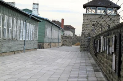 Parti da vienna per una visita al memorial di mauthausen con audioguida, sosta alla cava e trasporto andata e ritorno incluso per una giornata intensa e riflessiva.