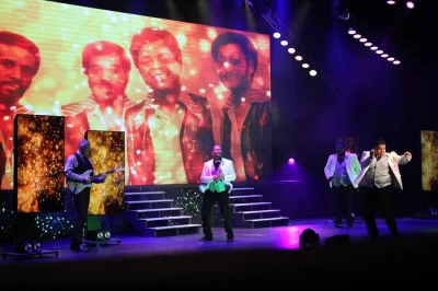 Feel the energy of motown in pigeon forge with live music, soulful harmonies, and table-side food service. includes reserved seating and free parking.