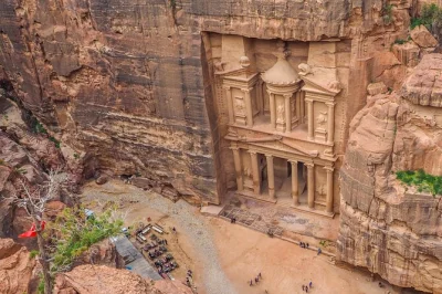 Transfert privé en jordanie avec chauffeurs locaux. prise en charge fiable à l’aéroport, dépôt à l’hôtel, wifi gratuit, eau offerte et horaires flexibles. réservation simple en ligne.