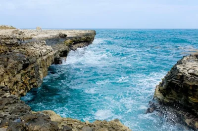 Feel the breeze at shirley heights, taste black pineapple, sip local rum, and relax on antigua’s soft sand beaches. includes pickup, guide, and entry fees.