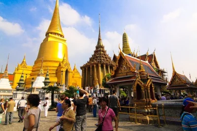 Feel the pulse of bangkok in one day—temples, flower market, river canals. includes hotel pickup, private guide, and lunch for a relaxed city adventure.