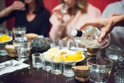 Scopri narvarte di sera con tacos, suadero e una degustazione privata di mezcal guidata da uno chef locale. include cibo di strada, bevande e mance—prenota subito il tuo posto.