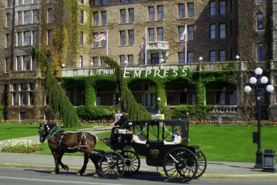 Feel the rhythm of victoria with a horse-drawn carriage ride through beacon hill park, dallas road waterfront, and historic neighborhoods. includes uniformed staff.
