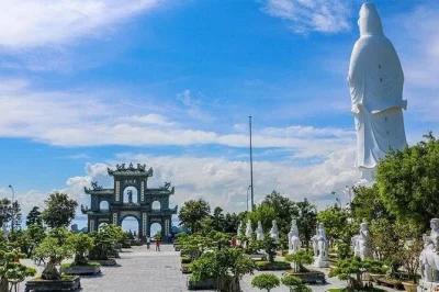 Découvrez les montagnes de marbre à da nang, explorez la grotte am phu, partagez un déjeuner vietnamien chez l’habitant. transfert hôtel et billets inclus.