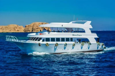 Découvrez les fonds marins du parc ras mohammed et white island au départ de sharm el sheikh, avec transfert hôtel, déjeuner frais et guides locaux.