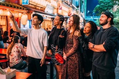 Descubra as ruas animadas de shibuya com um guia local, provando yakitori, tonkatsu e sake em izakayas autênticos. inclui jantar e bebidas—reserve já.