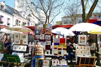 Explore as ruas de paralelepípedo de montmartre, visite o interior do sacré-cœur e descubra os lugares preferidos de artistas como van gogh e dalida. tour a pé em grupo pequeno com guia especialis