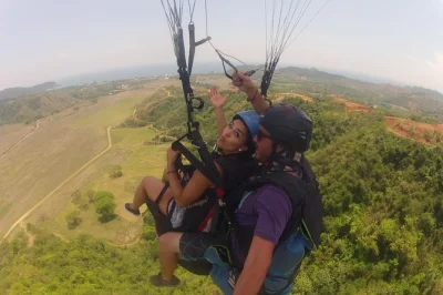 Soar above jacó’s tropical forest on a 900 ft paragliding flight. enjoy bird’s-eye views, expert pilots, and seamless pickup. book your costa rica adventure.