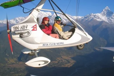 Vola sopra pokhara con un ultra flight, ammira le cime dell’annapurna e poi esplora laghi e grotte. accessibile in sedia a rotelle. prenota ora la tua avventura in montagna!