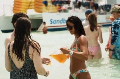 Partez de key west en kayak à travers les mangroves, observez la faune dans la réserve marine de floride, puis profitez d’un déjeuner et de boissons sur un banc de sable isolé.