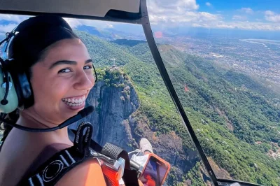 Vivez la sensation du vent en hélicoptère portes ouvertes au-dessus de rio, admirez le christ rédempteur de près, prenez des photos les pieds dans le vide, avec tout l’équipement de sécurité 