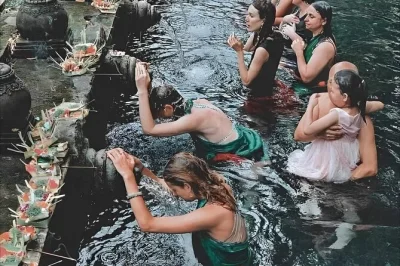 Feel the cool water at tirta empul temple, wander rice terraces in ubud, and visit tegenungan waterfall. includes private car, english-speaking guide, and hotel pickup.