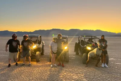 Siente el viento del desierto de nevada conduciendo un canam 2 plazas, con recogida en hotel, snacks y guía local. explora los cañones de boulder o senderos del río colorado en grupo pequeño.