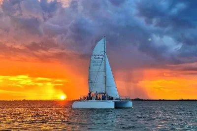 Profitez d’une balade au coucher du soleil sur un catamaran de 11 mètres en floride sud-ouest. boissons incluses, équipage local, réservez votre place pour l’heure dorée.