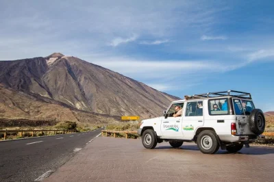 Scopri i paesaggi vulcanici del teide e le strade tortuose di masca a bordo di un jeep 4x4 con guida locale. pickup incluso da costa adeje e hotel vicini.