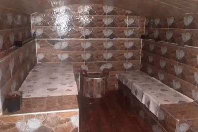Découvrez un vrai hammam à agadir avec gommage au savon noir, enveloppement à l’argile et shampooing au blé. navette depuis l’hôtel et équipe locale inclus. détente authentique à la maroca