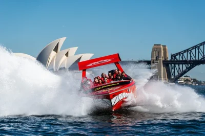 Sydney harbour, Ópera de sídney y puente: emoción en jet boat con giros y velocidad. incluye charla de seguridad, ropa impermeable y 30 minutos de aventura.