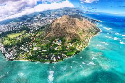 Comece seu dia em oahu subindo o diamond head, prove macadâmias fresquinhas e explore as praias e food trucks da north shore. inclui traslado em waikiki e guia local.