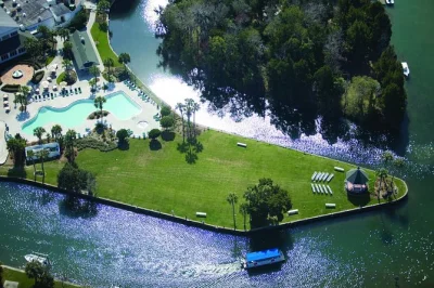 Découvrez kings bay à bord d’un bateau couvert à crystal river. observez lamantins, dauphins et oiseaux avec un guide local. balade d’une heure, accessible à tous.