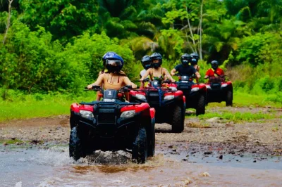 Manuel antonio abenteuer: atv-tour durch den regenwald, wanderung zu verstecktem wasserfall mit schwimmen, frisches obst und traditionelles costa-ricanisches mittagessen inklusive abholung.