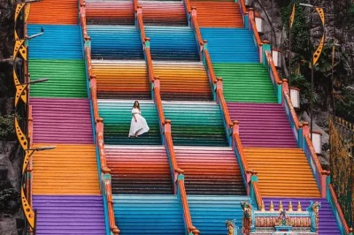 Start your kuala lumpur day trip with hotel pickup, explore batu caves, the petronas twin towers, and colorful temples. all entry fees and lunch included.