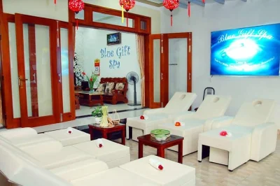 Découvrez le blue gift spa à hoi an pour une heure de massage ou réflexologie, détente avec des produits naturels, et terminez par un thé au gingembre et des fruits frais.